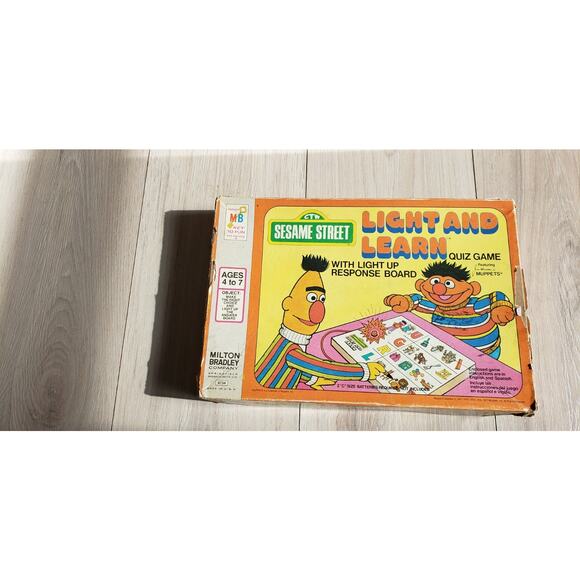 VTG Sesame Street Light Learn Quiz Game Muppets 1977 Family Home Toddler Fun Toy - Picture 3 of 4